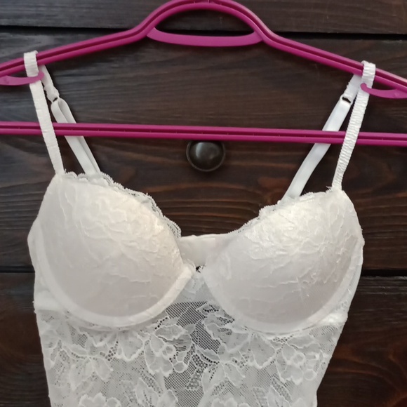 XS White Lace Elegance Bodysuit LaVieEnRose - Picture 3 of 12